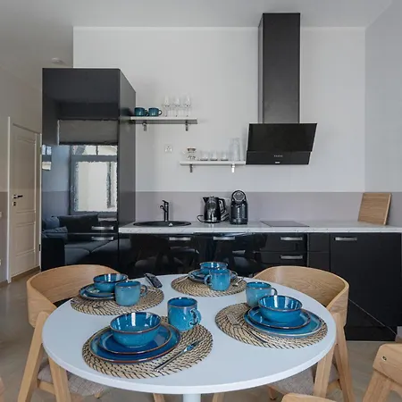 Elegant In Quiet Center Apartment